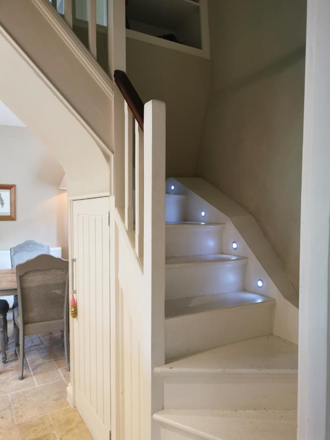 Historic, Traditional & Spacious Wiltshire Cottage Shrewton ภายนอก รูปภาพ