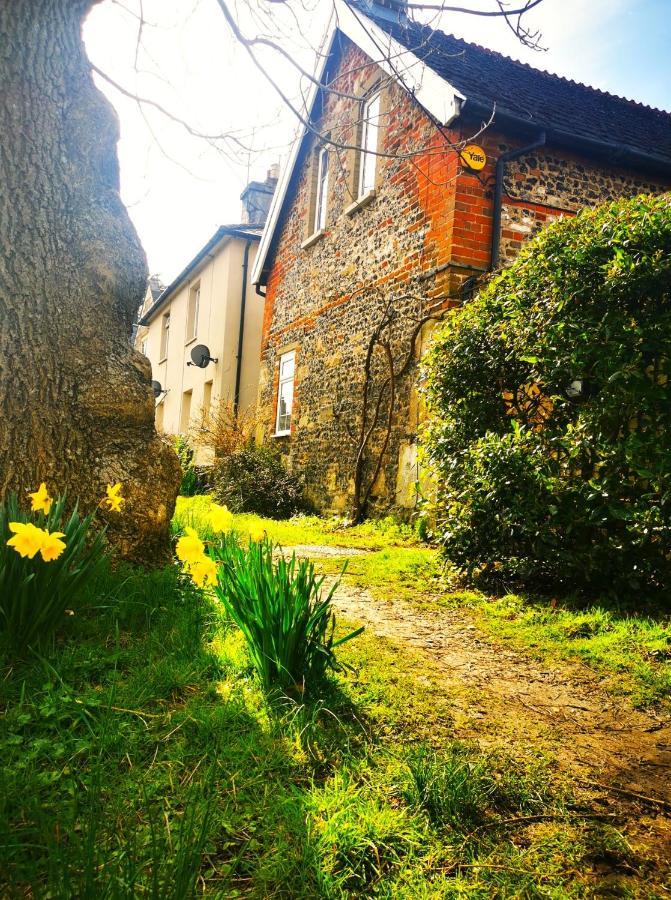 Historic, Traditional & Spacious Wiltshire Cottage Shrewton ภายนอก รูปภาพ